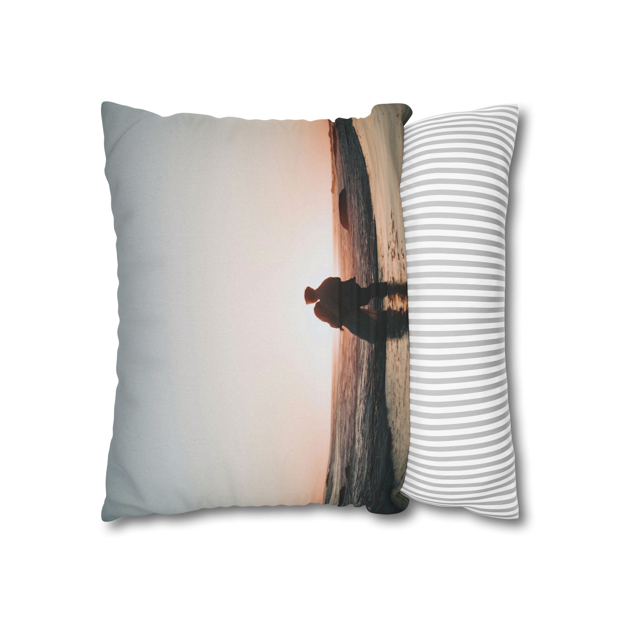 Personalised photo pillow cover infographic – features include soft polyester fabric, custom photo print, hidden zipper closure